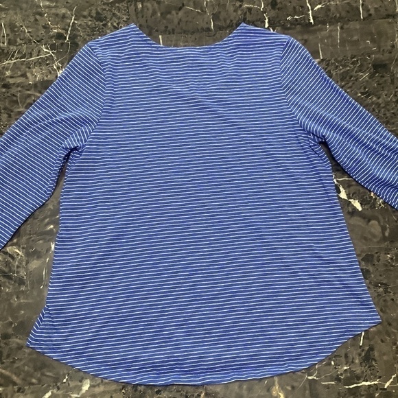 OLD Navy women's size M t-shirt blue & white stripe v-neck 3/4 sleeves with slit - Picture 6 of 9